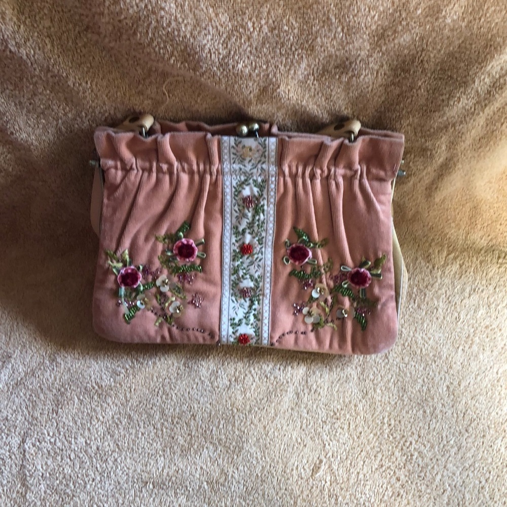 Pat Vini small purse hardly used, great condition. Rose gold or pinkish